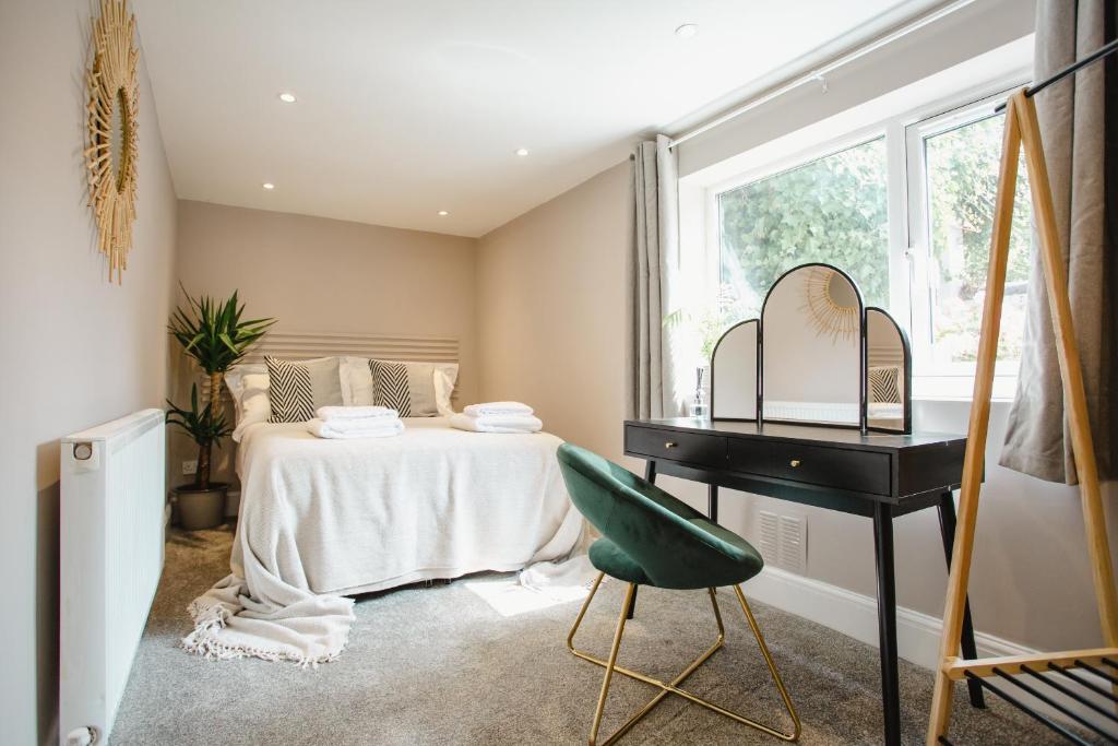 Gladstone House room 1