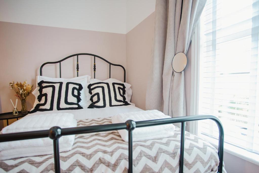 Gladstone House room 4