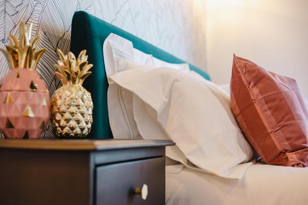 Gladstone House room 6